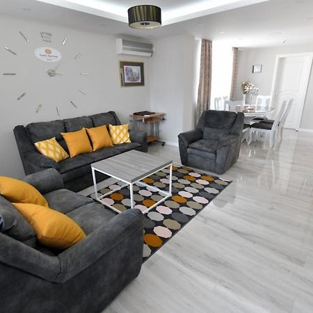 Family Apartman Bijeljina Bagian luar foto