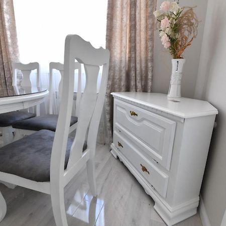 Family Apartman Bijeljina Bagian luar foto